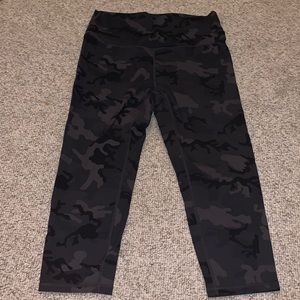 Super cute camo leggings! Just can’t fit anymore! Size 8-10 little piling!